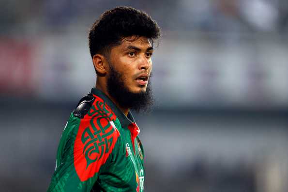 ริชาดได้รับหกวิกเก็ต.