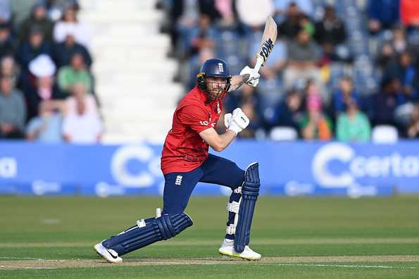 Salt blitz powers England past Ireland in Malahide