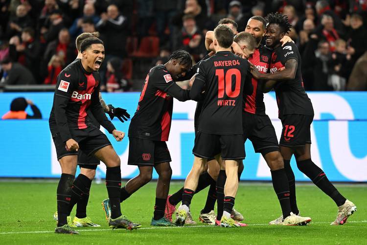 ศึกบุนเดสลีกา: ไบเออร์ เลเวอร์คูเซ่น เปิดบ้านกดดันลุ้นแชมป์, ไกเซอร์สเลาเทิร์น บุกสู้เพื่อโควต้าฟุตบอลยุโรป ลีก | ฤดูกาล | แชมเปี้ยนส์ลีก