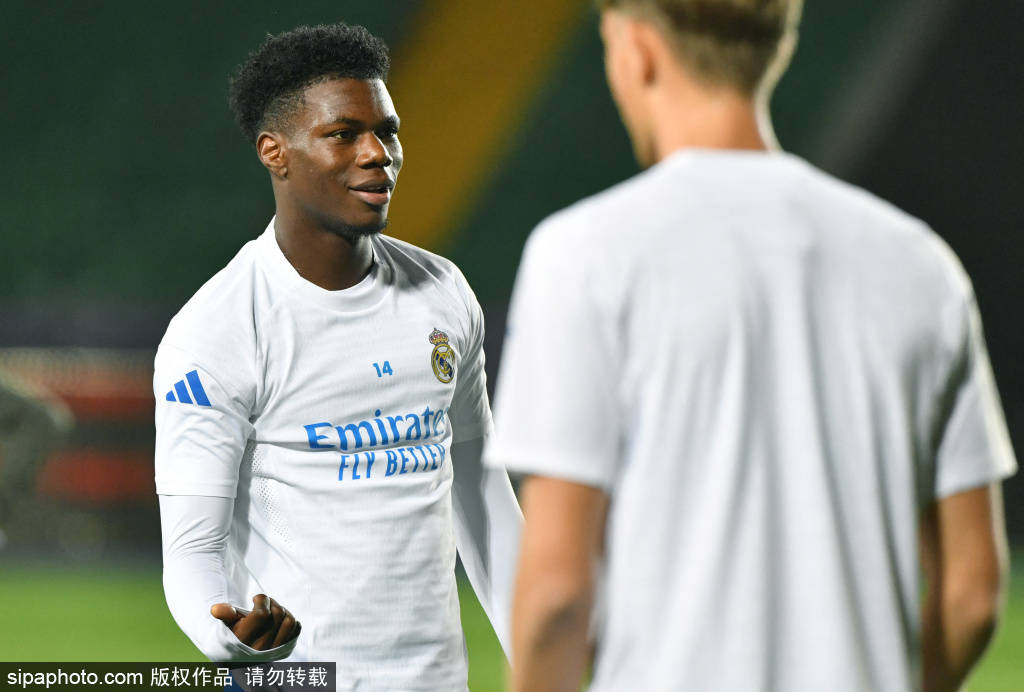 ความขัดแย้งเอล กลาซิโก! การเปรียบเทียบระหว่าง วินิซิอุส กับ เอ็มบัปเป้ จุดประกายการถกเถียง, มานู วิจารณ์อย่างเฉียบคม: