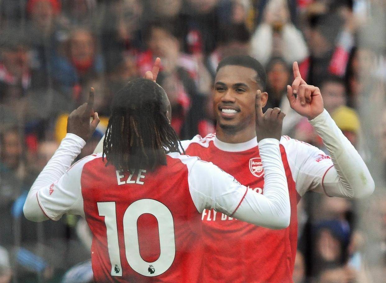 การล่มสลายร่วมกัน? อาร์เซนอลนำเป็นจ่าฝูงด้วยคะแนนสี่แต้ม ขณะที่แมนฯ ซิตี้แพ้ 0-1 และสเปอร์สชนะ 3-0 – ตารางคะแนนพรีเมียร์ลีกล่าสุด_วิลล่า_แชมเปี้ยนส์ลีก_แมนเชสเตอร์ ยูไนเต็ด