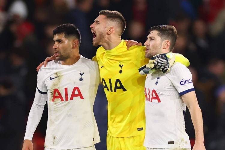 นิวคาสเซิลมีฟอร์มการเล่นในบ้านที่น่าเกรงขาม ขณะที่แนวรับของท็อตแนมยังคงแข็งแกร่ง ทั้งสองทีมต่างมุ่งมั่นคว้าชัยชนะในถ้วยรางวัลด้วยความมุ่งมั่นอย่างแรงกล้า _การโจมตี_ พรีเมียร์ลีก แชมเปียนส์ลีก