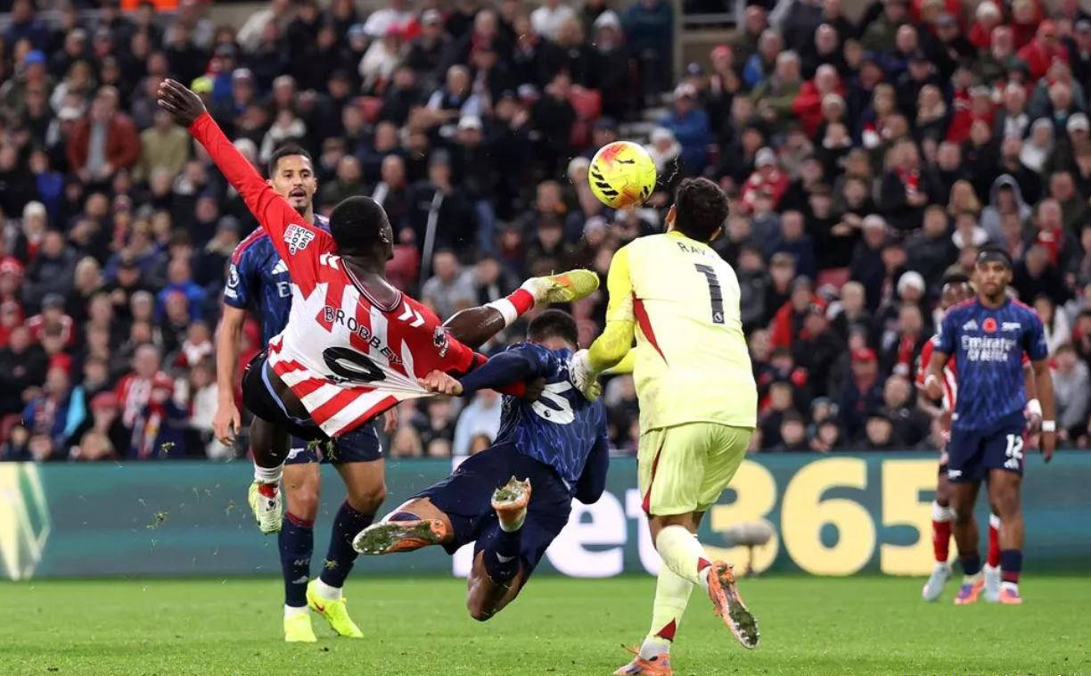 ตำนานอาร์เซนอลวิจารณ์ความผิดพลาดของผู้รักษาประตูยอเรนเต้ที่ทำให้ทีมเสมอ ขณะที่ปืนใหญ่เสมอ 2-2 ในเกมเยือนซันเดอร์แลนด์ ไบรอัน บอร์เบย์ การป้องกัน การแข่งขัน