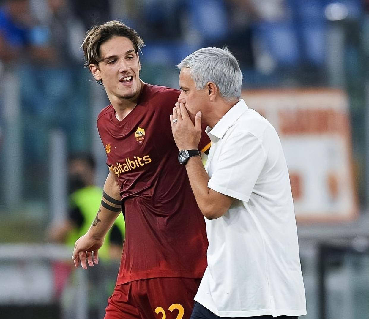 ลูกชายวัย 26 ปีแห่งเทือกเขาอาเพนไนน์เปิดเผยว่าเขาคิดถึงมูรินโญ่ โดยเหลือสัญญาเพียงหนึ่งปีเท่านั้น โค้ช_เนรัซซูร์รี่_ โรม่า