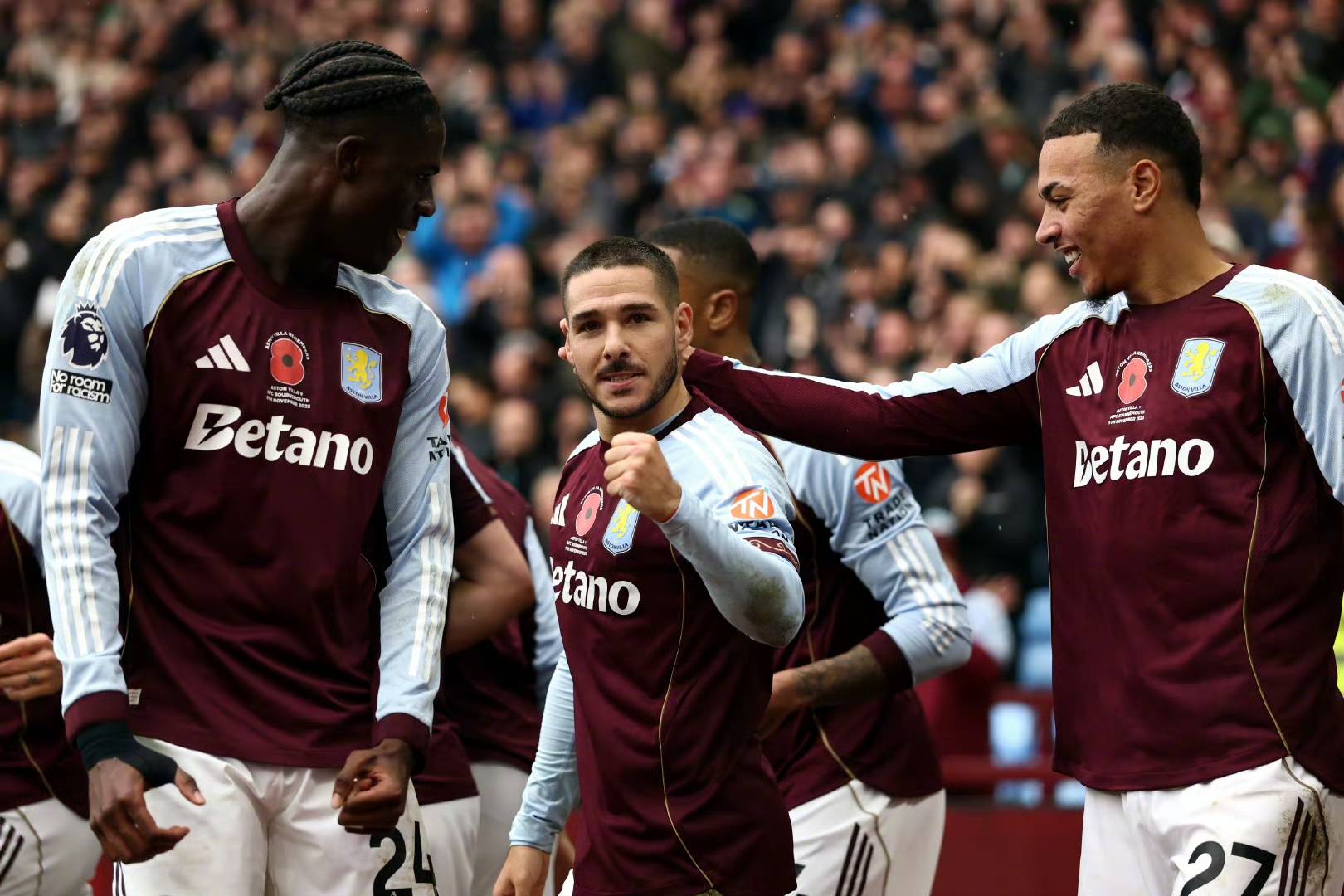 แมนเชสเตอร์ ซิตี้ ชนะ 3-0 ทำให้พวกเขาทำผลงานได้อย่างยอดเยี่ยมในทุกด้าน โดยตารางคะแนนพรีเมียร์ลีกล่าสุดเป็นดังนี้: ลิเวอร์พูลพ่ายแพ้อย่างหนักและตกไปอยู่อันดับที่แปด! _แอสตัน วิลล่า_ _เออร์ลิง ฮาแลนด์_ _แมตช์_