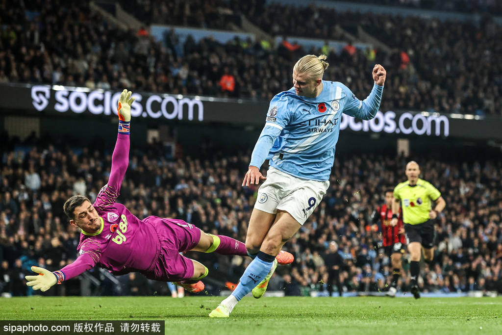 พรีเมียร์ลีก - ฮาแลนด์ทำสองประตู, โอ'ไรลีย์ทำประตู: แมนเชสเตอร์ ซิตี้ 3-1 บอร์นมัธ ขึ้นอันดับสอง _เชอร์กิ_ การส่งบอล_ อาร์เซนอล