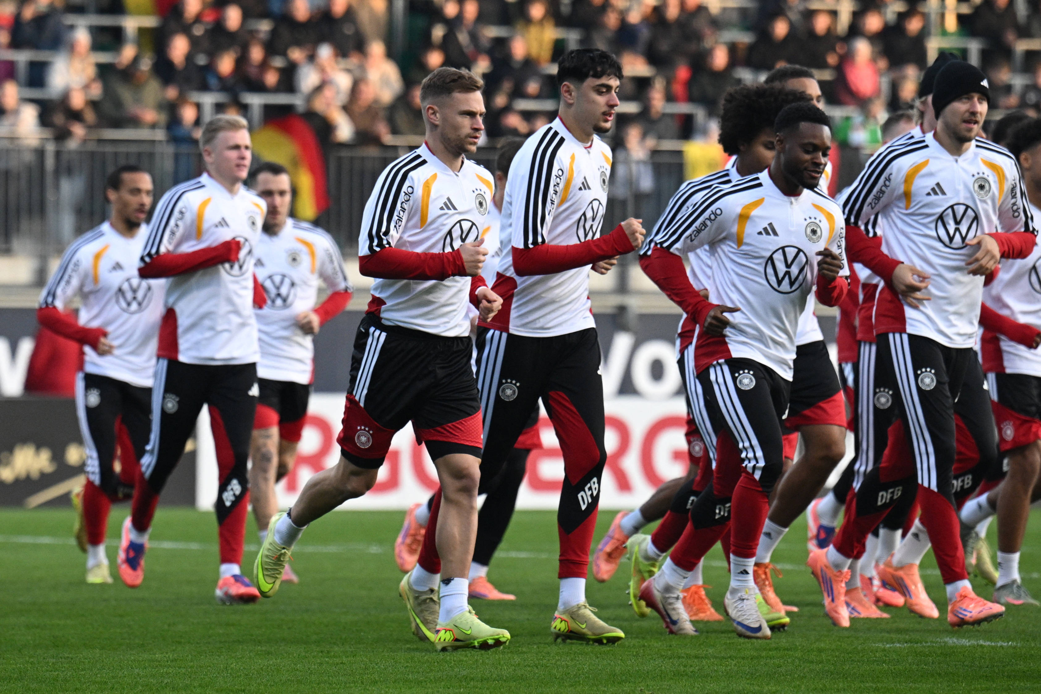 (ผู้สื่อข่าวต่างประเทศ, สายที่สอง) ฟุตบอล - รอบคัดเลือกฟุตบอลโลก: การเตรียมความพร้อมก่อนการแข่งขันของเยอรมนี_การฝึกซ้อม_สำนักข่าวซินหัว_นาเกลส์มันน์