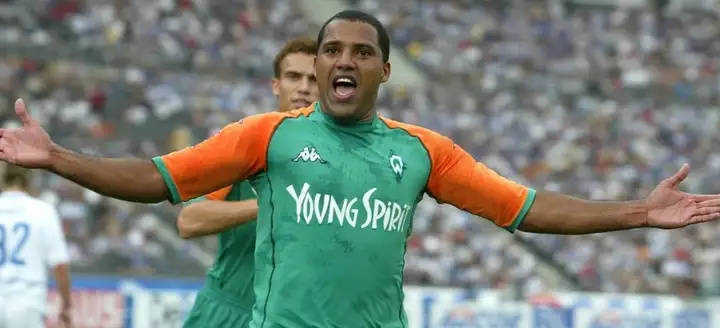 เอลตัน ฟ้าผ่าทรงกลม: เขาอยู่ในระดับไหนของบุนเดสลีกา? นักเตะดาวเด่นแวร์เดอร์ เบรเมน ชาลเก้