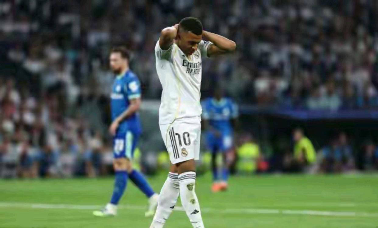 อัตลักษณ์สองด้านของแชมป์เปี้ยน: โดดเด่นบนตารางผู้ทำประตูและเปลี่ยนแปลงบนสนามแข่งขัน สถิติของ คีเลียน เอ็มบัปเป้ การแข่งขัน