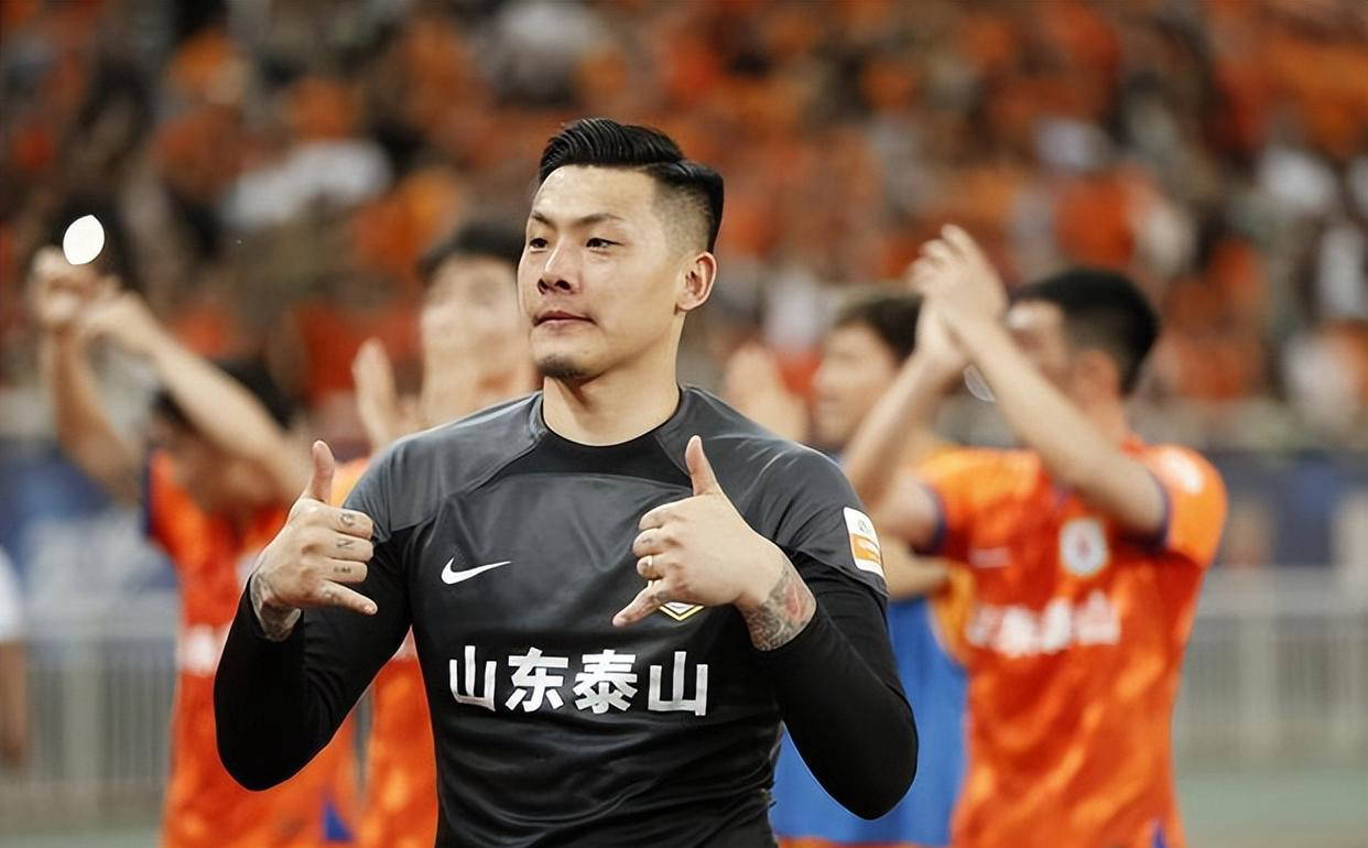 ผู้เล่นหลายคนจากซานตง ลู่เนิง เตรียมย้ายไปร่วมสโมสรในลีกเอิง ฝรั่งเศส โดยมีนักเตะทีมชาติเป็นผู้นำทัพ หวัง ต้าเล่ย บรรลุความฝันในการได้รับประสบการณ์การแข่งขันในระดับสูง