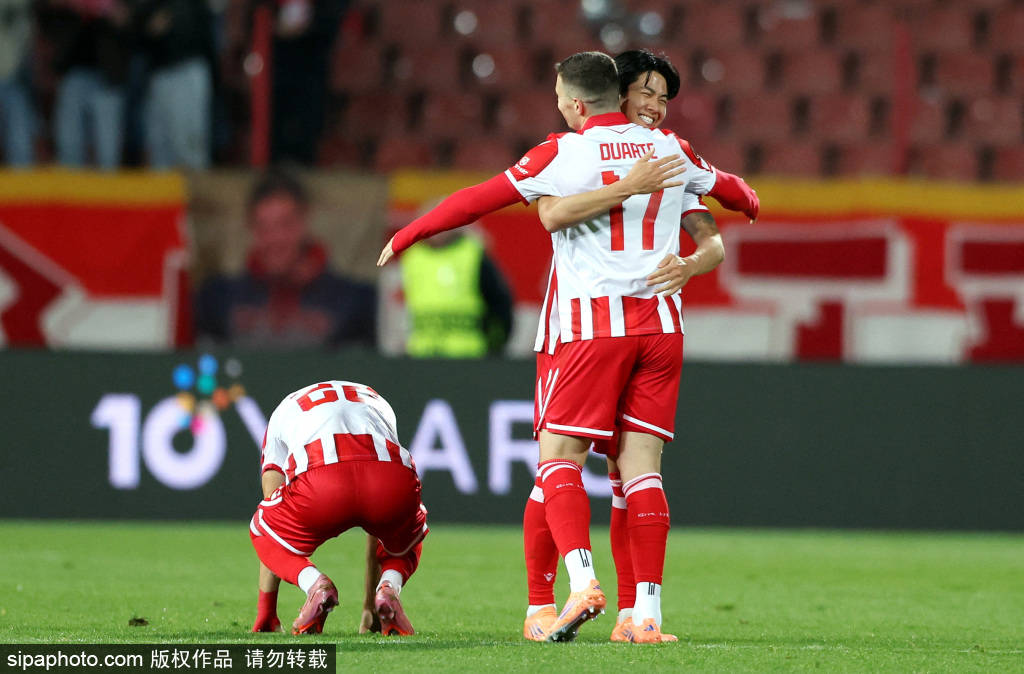 เดวิด บีลเลียน: จากผู้เล่นสำรองของแมนเชสเตอร์ ยูไนเต็ด สู่ผู้อำนวยการสร้างสรรค์ของเรด สตาร์ เอฟซี ชีวิตที่โดดเด่นกว่าฟุตบอล _เครื่องเล่นเพลง_แชมเปียนส์ลีก