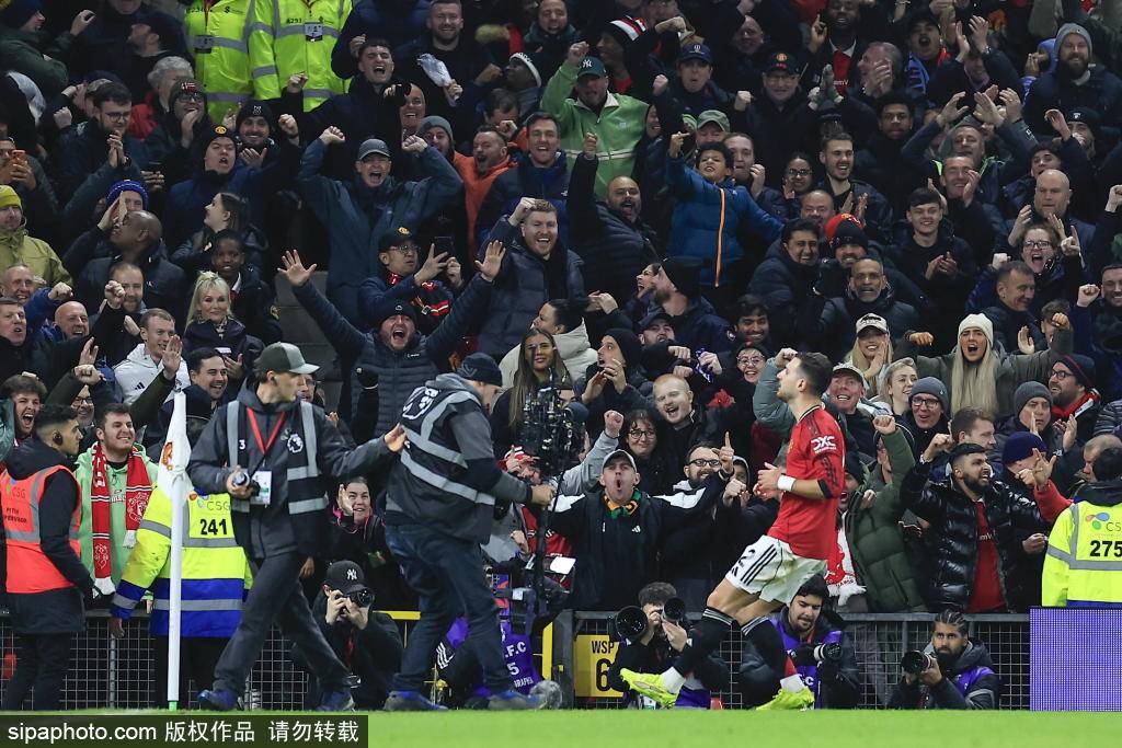 ปัญหาภายในและภายนอกของแมนเชสเตอร์ยูไนเต็ด: ความขัดแย้งในการตัดสินใจระหว่างอาเมอร์และเมโน_แฟน_เกลเซอร์_ได้กลายเป็น