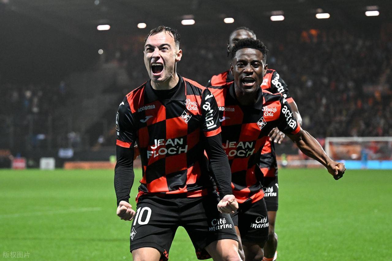 1-0 ช็อกโลก: ดาวรุ่งชาวฝรั่งเศสวัย 22 ปีซัดประตูชัยพาทีมอันดับ 15 พลิกโค่นจ่าฝูงลีกเอิง คว้าชัยสองนัดติดต่อกัน ลียง ปากี นัด