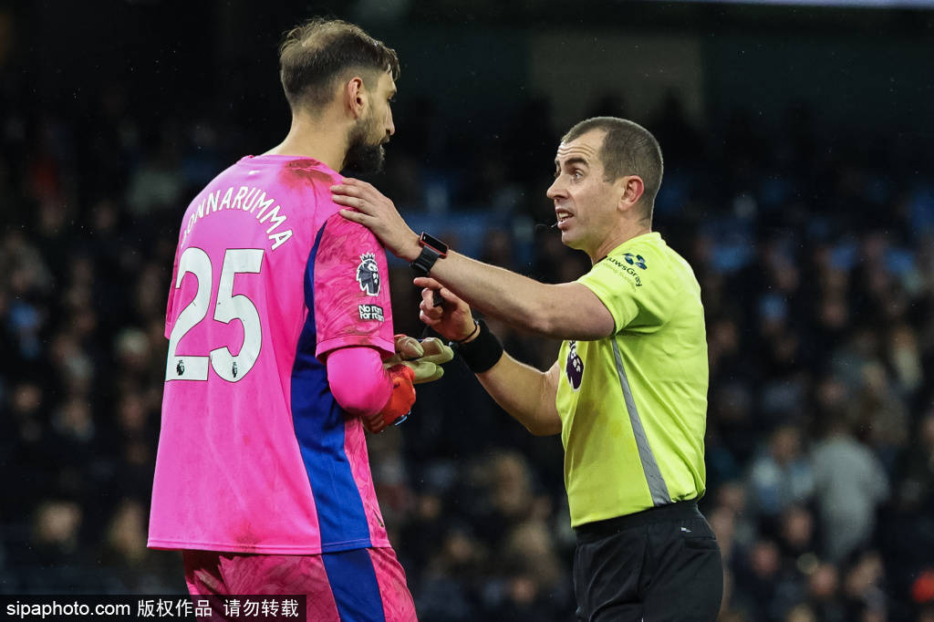 ตลาดซื้อขายนักเตะเห็นยักษ์ใหญ่สามทีมเปิดศึกประมูล! แมนเชสเตอร์ ซิตี้ เสนอ 105 ล้านปอนด์เพื่อคว้าตัว เอสเตบัน, ลิเวอร์พูลเล็งดาวรุ่งพรสวรรค์สูง, แมนเชสเตอร์ ยูไนเต็ดจับตา เอแดร์สัน_แชมเปี้ยนส์ลีก_RB ไลป์ซิก_ไอน์ทรัค แฟร้งค์เฟิร์ต