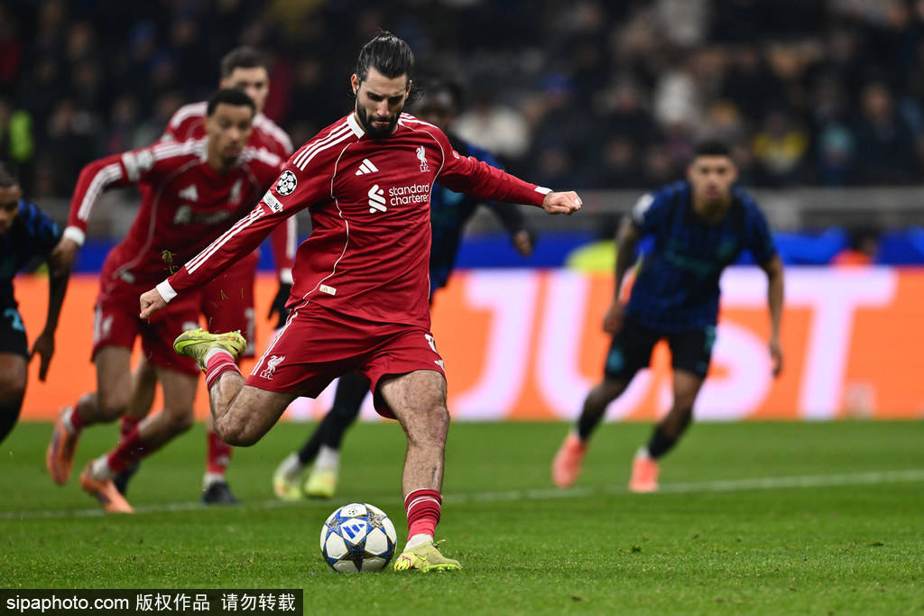 ชลอตเตอร์กล่าวอย่างตรงไปตรงมาว่าโทษสุดท้ายนี้จะไม่ถูกตัดสินในพรีเมียร์ลีก เมื่อถูกถามเกี่ยวกับซาลาห์ เขาเปลี่ยนเรื่องทันที