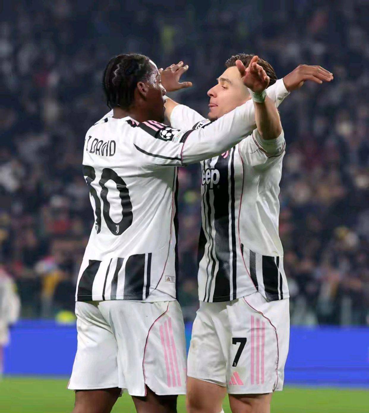 ยูฟ่า แชมเปียนส์ลีก รอบแบ่งกลุ่ม นัดที่ 6: ยูเวนตุส 2-0 เออีเค เออีแอล นิโคเซีย การแข่งขัน: ครึ่งหลัง อาร์เซนอล