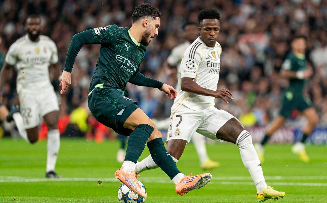 หลังจากการแข่งขันนัดที่ 6 ของแชมเปียนส์ลีก ตารางลีกได้ถูกจัดเรียงใหม่ทั้งหมด ปารีส แซงต์-แชร์กแมง เปิดบ้านพบกับ อาร์เซนอล