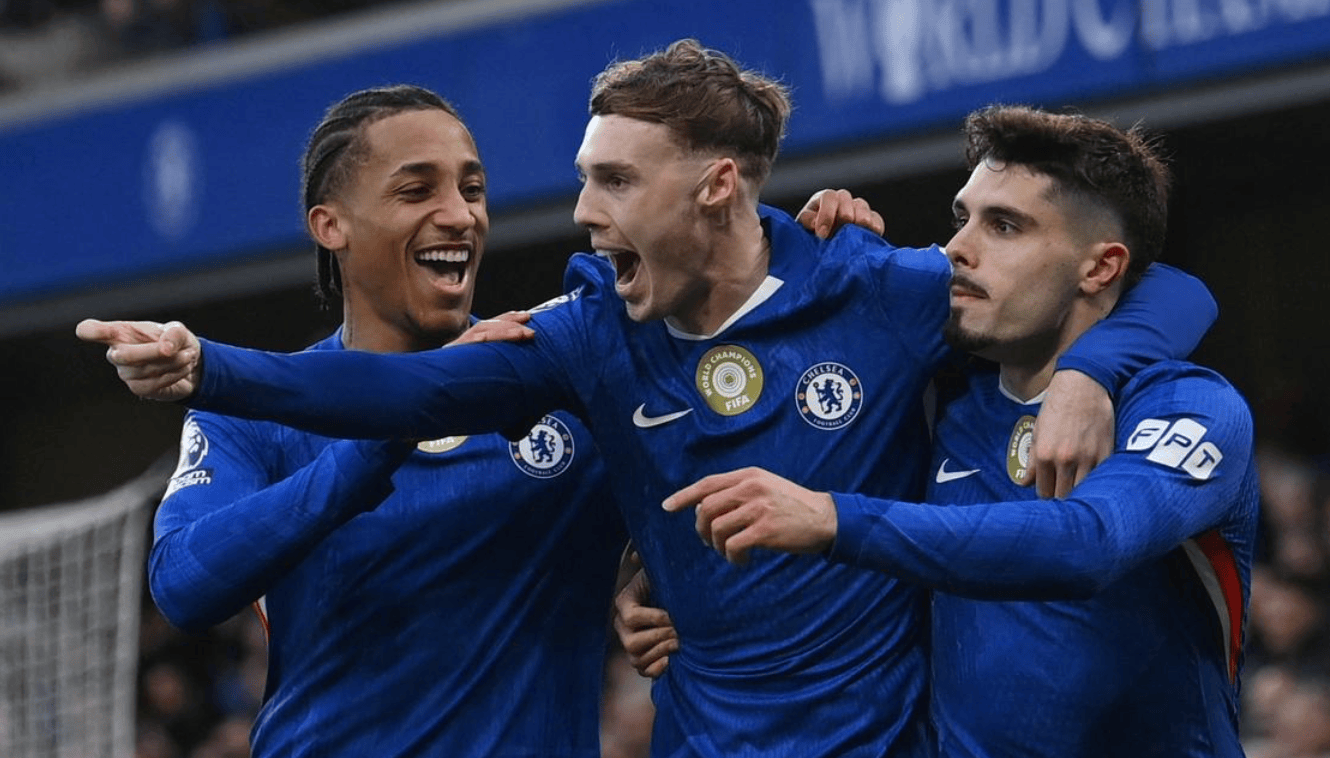 พรีเมียร์ลีก อัปเดตอันดับล่าสุด: สามสโมสรชั้นนำคว้าชัยชนะ, ผู้นำคว้าชัยชนะในช่วงท้าย, เชลซีทะยานเข้าสู่ตำแหน่งแชมเปียนส์ลีก _เอฟเวอร์ตัน_ _อาร์เซนอล_