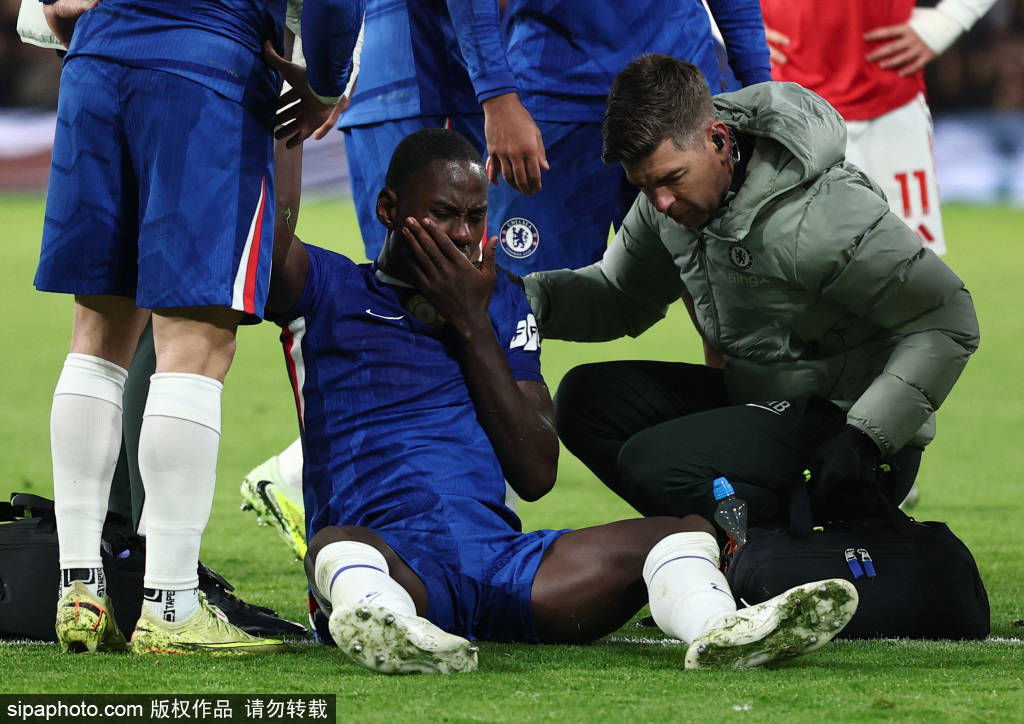 การฟื้นฟูในบ้านของเชลซี: การบาดเจ็บของผู้เล่นคนสำคัญของเอฟเวอร์ตันกลายเป็นจุดสนใจ การแข่งขัน: มอยส์, ฮอลล์