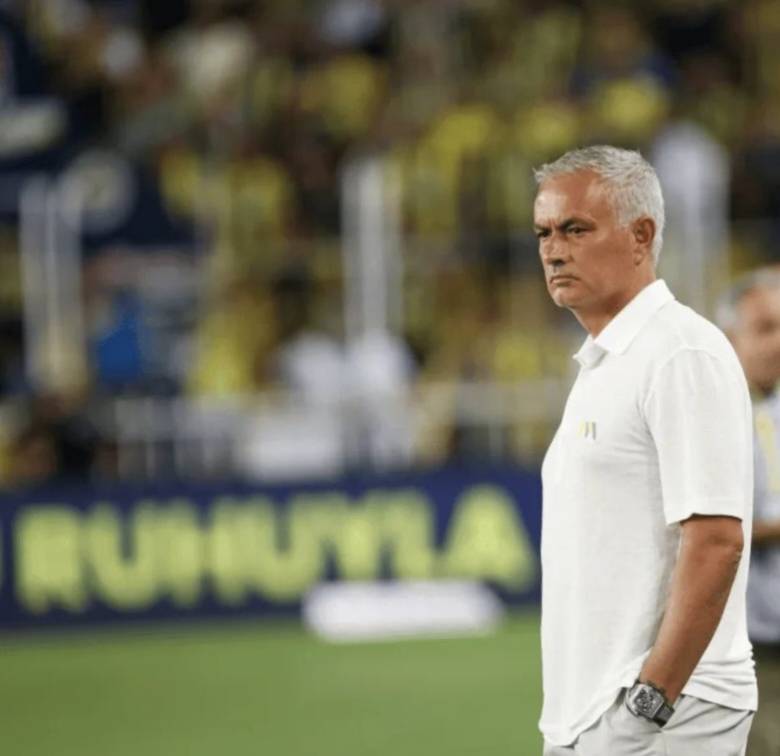 สองความพลิกล็อกในแชมเปียนส์ลีกในคืนเดียว! ทั้ง PSG และ Dortmund สะดุด แต่ Mourinho กลายเป็นผู้ชนะเพียงคนเดียว Benfica Mourinho Napoli
