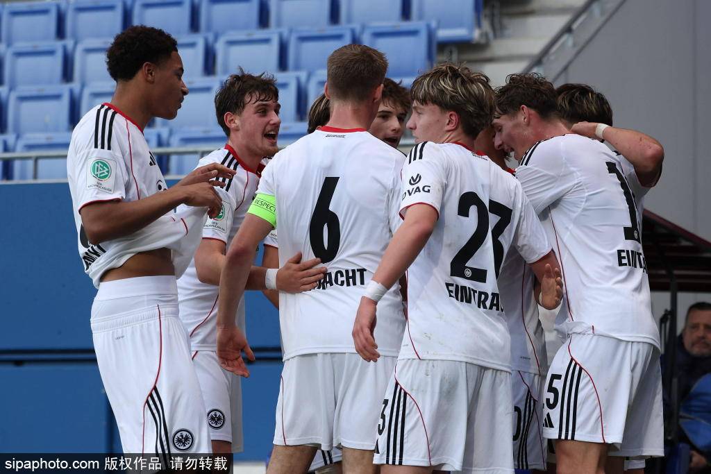 บาร์เซโลน่าฟื้นคืนความเฉียบคม! ลาลีกากลับมาแข่งขันอีกครั้งเมื่อทัวร์อินเดียของเมสซี่จุดประกายความตื่นเต้นทั่วโลก บาร์เซโลน่า | เอสปันญ่อล | ฟุตบอลหญิง