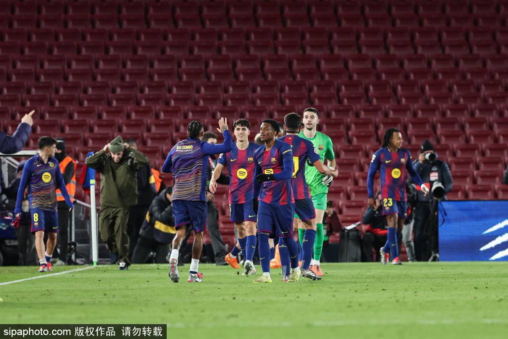 บาร์เซโลน่าคว้าชัยชนะติดต่อกัน 7 นัด! ราฟินญ่าทำสองประตูพาบาร์ซ่าขึ้นนำจ่าฝูงลาลีกา ขณะที่การเปิดตัวโกปา เดล เรย์ใกล้เข้ามา_แมตช์_ลีก_โอซาซูน่า