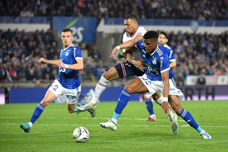 วันอาทิตย์ 021: ลีกเอิง - สตราส์บูร์ก พบกับ ลอริยองต์ ทำนายผลการแข่งขัน: เจ้าบ้านชนะ - ทีมเยือนชนะ - เสมอ