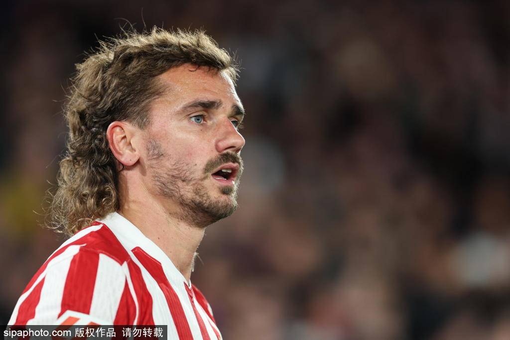 ฟุตบอลยุโรป: ราฟินญ่าทำสองประตูช่วยให้บาร์เซโลน่าครองตำแหน่งจ่าฝูง, กรีซมันน์ลงสนามเป็นตัวสำรองและยิงประตูชัยพิสูจน์ความสามารถ เรอัล มาดริด ประตู แอตเลติโก มาดริด