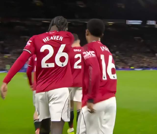 4-4! ยูไนเต็ดทำแต้มหลุดมือในบ้านอีกครั้ง: ชนะเพียงสองนัดจากเจ็ดเกมลีกหลังสุด + ตามหลังเชลซีสองแต้ม การแข่งขันชิงท็อปโฟร์วุ่นวายสุดขีด_คู่แข่ง_พรีเมียร์ลีก_ยูฟ่าแชมเปียนส์ลีก