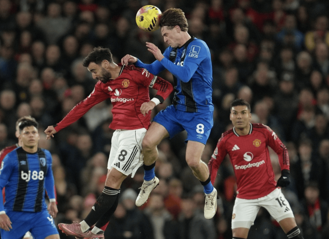 ใครก็ตามที่ตั้งรับคือคนโง่! ศึกพรีเมียร์ลีกสุดมันส์ 8 ประตู: ยูไนเต็ดเสมอกับคู่ปรับ 4-4 ด้วยสองประตูสุดสวยจากระยะไกล_บอร์นมัธ_ทั้งสองทีม_เชลซี