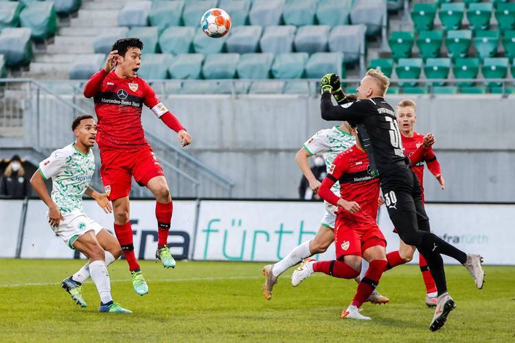 ไฟร์บวร์กเปิดบ้านรับการมาเยือนของดอร์ทมุนด์ พร้อมที่จะเสริมความแข็งแกร่งในตำแหน่งของพวกเขาและลุ้นคว้าตั๋วไปเล่นในยุโรปด้วยจุดแข็งจากลูกตั้งเตะและการป้องกันที่เหนียวแน่น _Attack_Bundesliga_Champions League