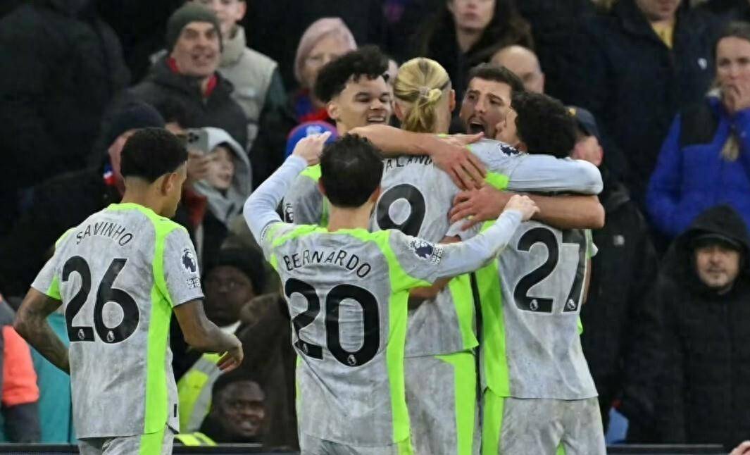 ตารางคะแนนพรีเมียร์ลีกปรากฏ: นิวคาสเซิล 0-1, ซิตี้ 3-0, สเปอร์สพ่ายแพ้อย่างหนัก, วิลล่า 3-2 พลิกกลับมา_การแข่งขัน_แชมเปียนส์ลีก_อาร์เซนอล