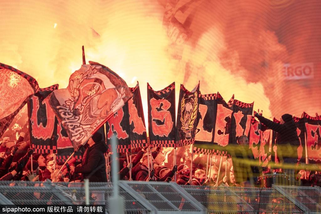 แซมเมอร์สนับสนุนชล็อตเตอร์เบ็ค: ดอร์ทมุนด์ไม่สามารถหลีกเลี่ยงปัญหาได้อีกต่อไป บางคนขาดความเป็นผู้นำ จิตวิญญาณ และองค์ประกอบสำคัญ