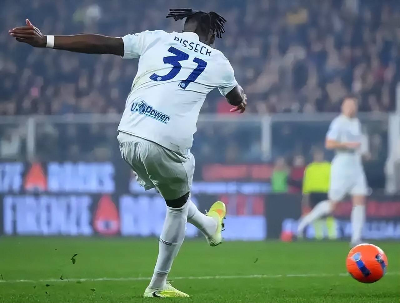 อินเตอร์ มิลาน 2-1 ขึ้นจ่าฝูง! ลอติเต้ทำประตูและแอสซิสต์ในเกมระดับมาสเตอร์, ซิฟโควิชได้รับคำชม, วลาโฮวิชอาจย้ายทีมด้วยค่าตัว 35 ล้านยูโร การแข่งขัน: ยูฟ่าแชมเปียนส์ลีก, นาโปลี