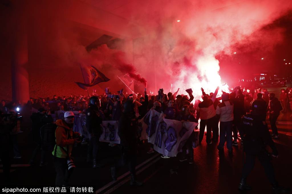 แรชฟอร์ด: จากนักเตะยืมตัวสู่ขวัญใจคนใหม่ของบาร์เซโลนา อนาคตของเขาจะเป็นอย่างไร? ฤดูกาลนี้ ราฟินญ่าต้องเผชิญกับการแข่งขันที่ดุเดือด