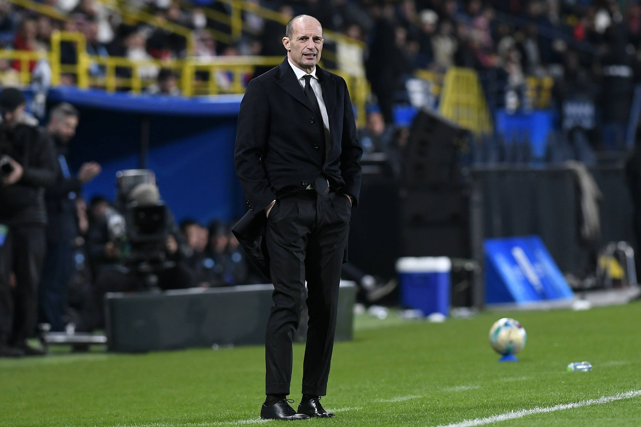 (ผู้สื่อข่าวต่างประเทศ, สายที่สอง) ฟุตบอล - ซูเปอร์คัพ อิตาลี: นาโปลีผ่านเข้าสู่รอบชิงชนะเลิศ _ข่าวยุโรป_ _สำนักข่าวซินหัว_ _เอซี มิลาน_