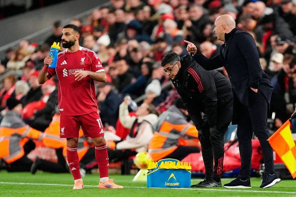 การเผชิญหน้าเวลา 1:30 น.! เมื่อซาลาห์ไม่อยู่ ลิเวอร์พูลใช้แผนกองกลางห้าคน สเปอร์สจะทนการขาดผู้เล่นหลักห้าคนได้หรือไม่? คาดการณ์แทคติกของ_Slot_