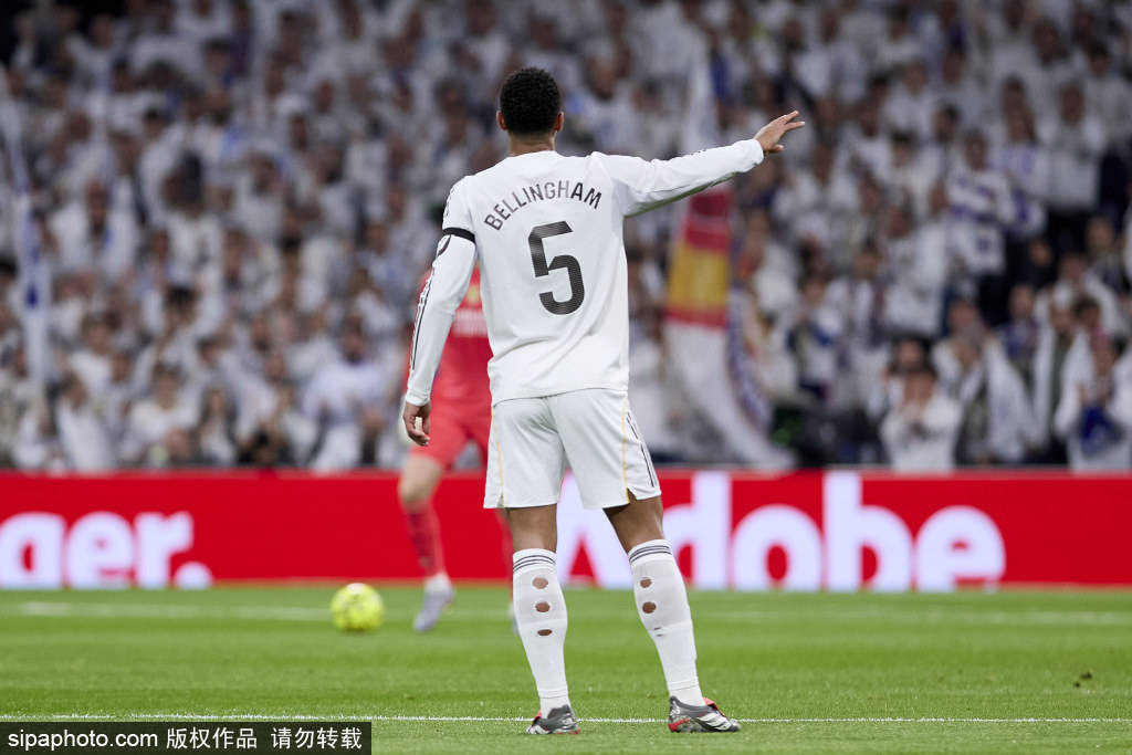 ฮาร์วีย์ อลอนโซ่ ตอบโต้เสียงโห่ที่มุ่งเป้าไปที่วินิซิอุส: แฟนบอลคือผู้ยิ่งใหญ่ การแข่งขัน | แฟนบอล | เรอัล มาดริด