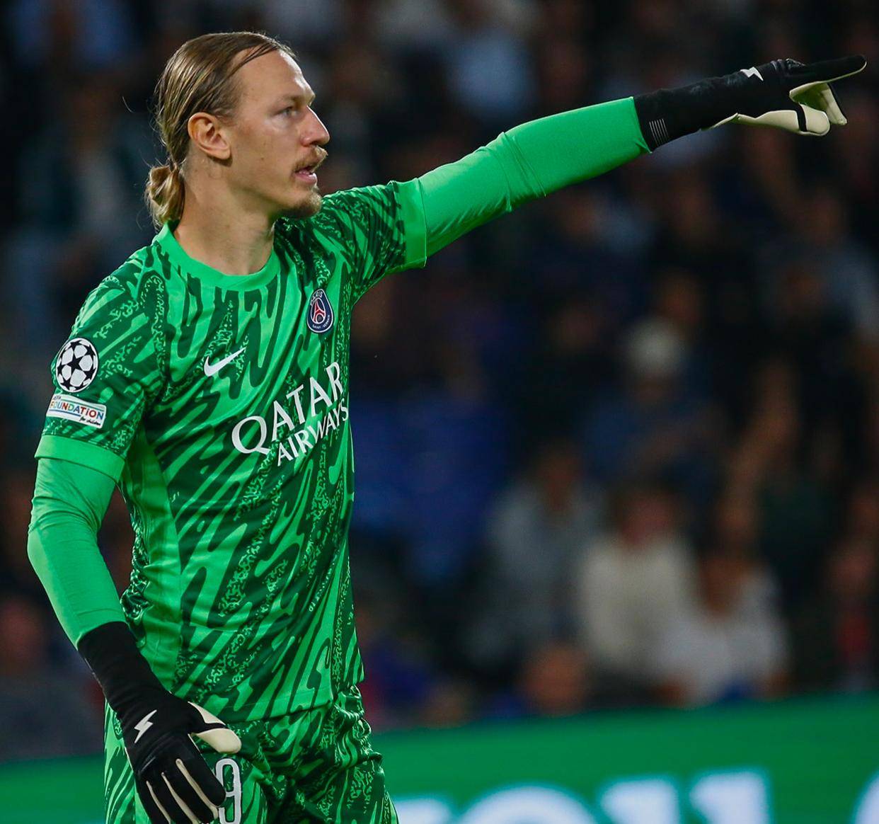 แม้จะนิ้วหัก เขายังสามารถเซฟจุดโทษได้ถึงสี่ครั้งในนัดเดียว เขาบ้าไปแล้ว ยืนกรานว่าเขาคือผู้รักษาประตูที่ดีที่สุดในโลก ยาชิน ซาโฟนอฟ รูมา ฤดูกาล