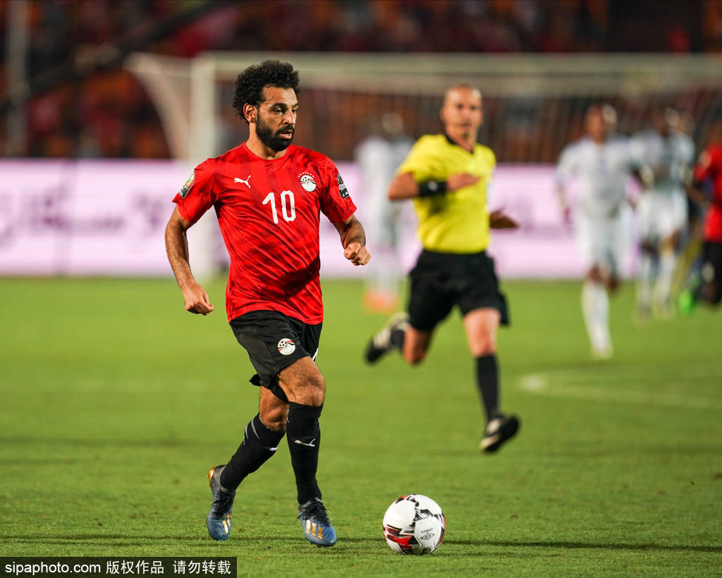 แอฟริกาคัพออฟเนชันส์: มาลีเสียประตูตีเสมอช่วงท้ายเกม ขณะที่ผู้จัดการทีมตำหนิฟีฟ่าอย่างหนัก; ซาลาห์ยิงประตูชัยให้อียิปต์คว้าชัยชนะ ประตู | การทำประตู | นักเตะ