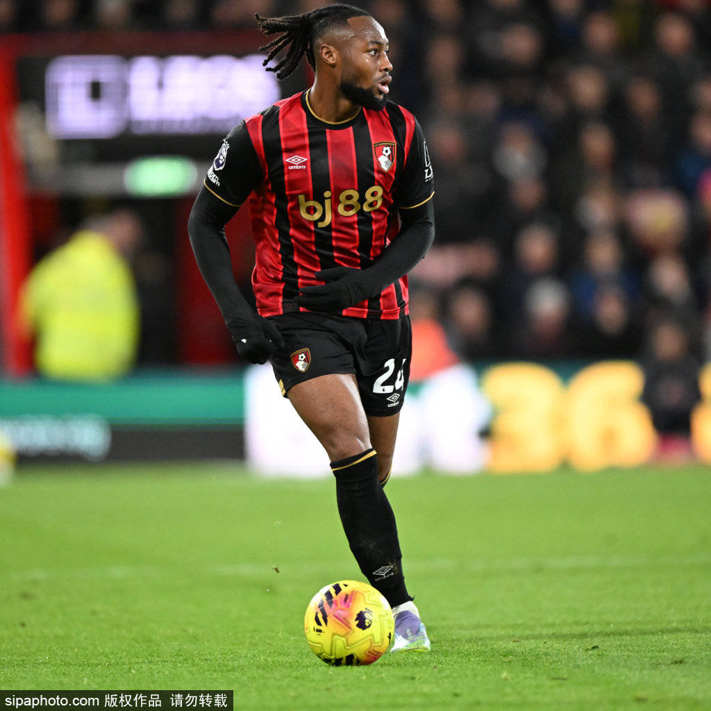 แมนเชสเตอร์ ยูไนเต็ด และแมนเชสเตอร์ ซิตี้ ต่อสู้เพื่อคว้าตัว อองตวน เซเมโย: อนาคตของกองหน้าตัวเก่งพรีเมียร์ลีกยังคงไม่แน่นอน_แทคติก_แชมเปียนส์ลีก