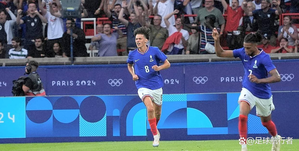 ท็อตแนม ฮ็อตสเปอร์ สเก๊าต์ดาวรุ่งจากลีกเอิง แต่การแข่งขันครั้งนี้อยู่ในลีกที่ต่างออกไป อัคเคอร์ชมิดท์ ผู้เล่น บาเยิร์น มิวนิค