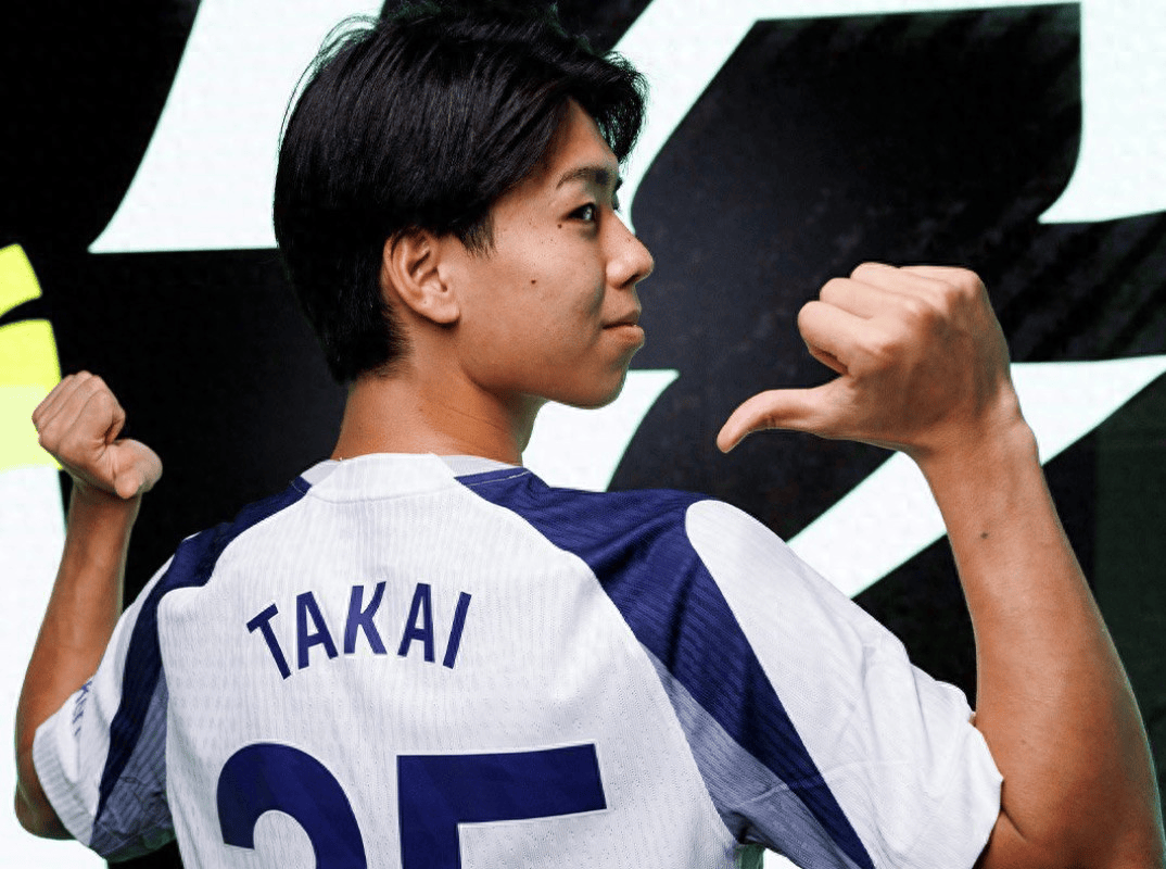 หลังจากรอคอยมานานถึงห้าเดือน ในที่สุดช่วงเวลาที่ทุกคนรอคอยก็มาถึง: นักเตะชาวญี่ปุ่นที่ท็อตแน่ม ฮ็อตสเปอร์เซ็นสัญญาด้วยมูลค่า 5.8 ล้านปอนด์ ได้ปรากฏตัวครั้งแรกบนม้านั่งสำรอง ทาไค แมตช์ลีก