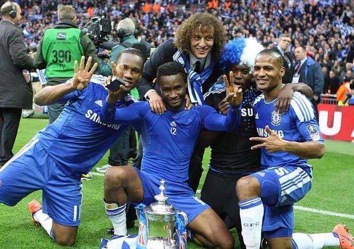 ทำไมไมเคิล เอสเซียงถึงไม่สามารถสร้างผลกระทบที่สำคัญในช่วงเวลาที่เขาอยู่กับเชลซี ไม่สามารถกลายเป็นหัวใจสำคัญในแนวรับได้เหมือนโคล้ด มาเกเลเล่? _ผู้เล่น_ตำแหน่ง_แชมเปียนส์ลีก