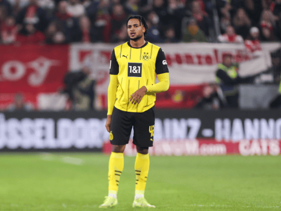 ฮัมบูร์กจับตามองกองหลังวัย 19 ปีของดอร์ทมุนด์ คาบาร์ โดยมิลานสปอร์ตรายงานว่ากำลังมีการเจรจาเรื่องการย้ายทีม โอกาสสนามเยอรมนี