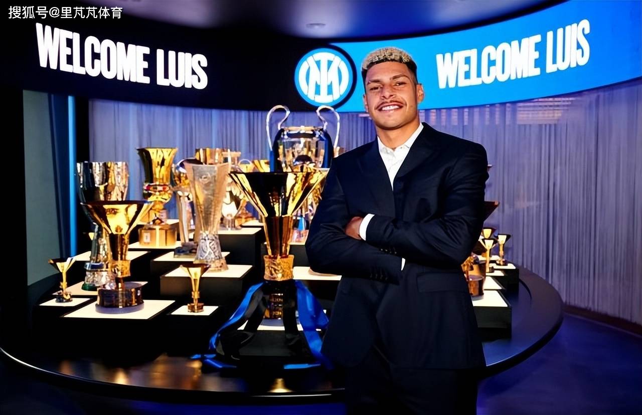 ไม่หวั่นไหวต่อแรงกดดันของดัมฟรีส์? วิงแบ็คคนใหม่ของอินเตอร์แสดงตัวตนชัดเจน ขณะที่โอกาสของซิวโควิชช่วยแบ่งเบาภาระ หลุยส์ เอ็นริเก้ แมตช์ ฤดูกาลนี้