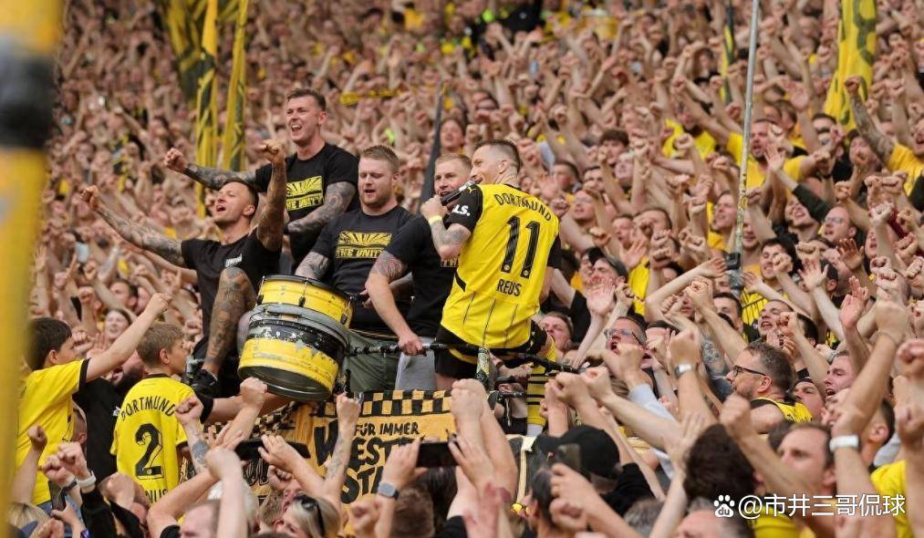 ยูฟ่า ยูโรปา ลีก: เปิดเผยตัวเลขผู้เข้าชมการแข่งขันฟุตบอลยุโรปสูงสุด 10 อันดับแรก! ดอร์ทมุนด์แซงหน้าบาเยิร์นขึ้นนำ บาร์เซโลน่าขาดหายไปจุดประกายการถกเถียง_แฟนบอล_แชมเปียนส์ลีก_ยูฟ่า