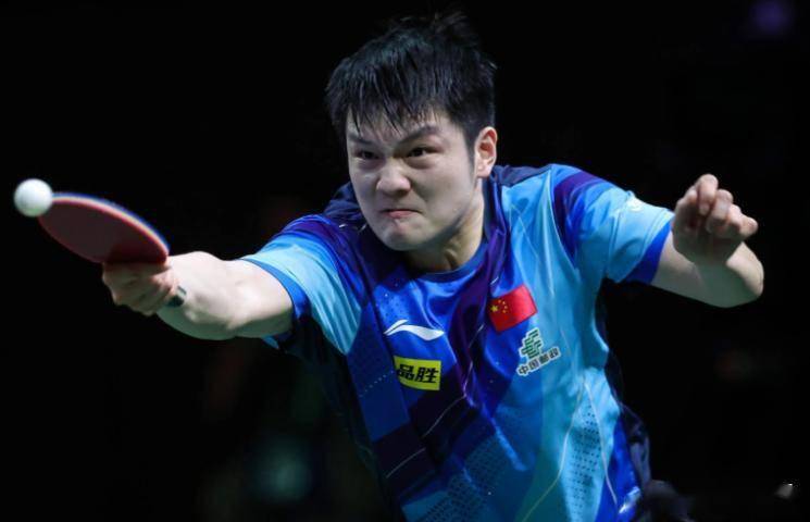 ฟาน เจ๋อดง 'ถูกกลั่นแกล้ง' ในชัยชนะ! ถ้วยเยอรมัน: ฟรานเชสกาขว้างสายรุ้งใส่เขา ซึ่งเขาเก็บออกด้วยรอยยิ้มเจื่อน_ซาร์บรูคเคน_รอบรองชนะเลิศ_การแข่งขัน