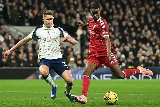 125 ล้านปอนด์สูญเปล่า? การเซ็นสัญญาสูงสุดของลิเวอร์พูลเสี่ยงกลายเป็นดีลที่แย่ที่สุดในวงการฟุตบอล! ไอแซค อาการบาดเจ็บ กลยุทธ์