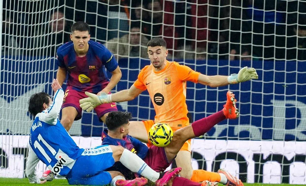 การแข่งขันเพื่อชิงตำแหน่งท็อปโฟร์ในลาลีกาได้สร้างความวุ่นวายอย่างหนัก เมื่อบาร์เซโลนาสามารถคว้าชัยชนะ 2-0 เพื่อรักษาตำแหน่งจ่าฝูงไว้ได้ ขณะที่ตารางคะแนนล่าสุดเผยให้เห็นว่าบียาร์เรอัลสามารถพลิกสถานการณ์กลับมาชนะในเกมเยือนและไต่ขึ้นสู่อันดับสามได้สำเร็จ